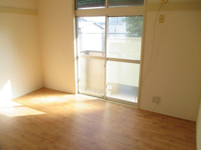 レピュート本八幡の寝室