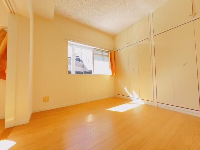 コートトライアングルの洋室