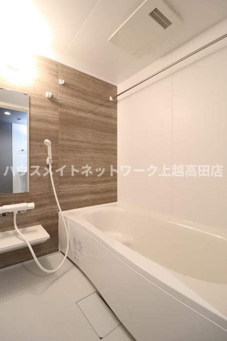 ルノンⅡの浴室|追焚機能付