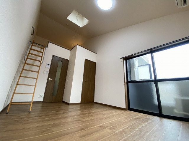 ベアトリーチェ城南の居間・リビング