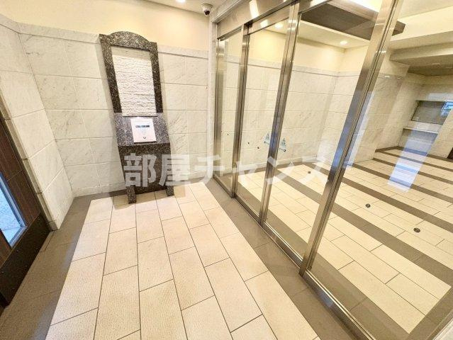 プレサンス桜通グレイスのエントランス