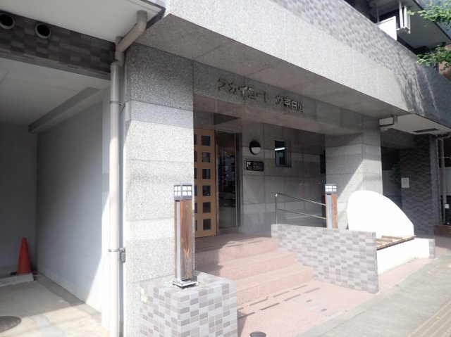 スカイコート文京白山のエントランス