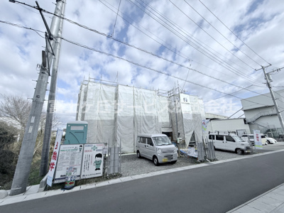 【外観】 | 三島市松本 新築一戸建て 2号棟 | 現在建築中の外観画像です。ご内覧は同じメーカーの完成物件へご案内いたしますので、いつでもご相談ください！