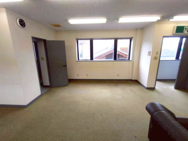 大岩町貸事務所の内装