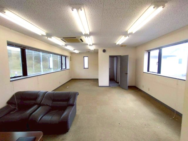 大岩町貸事務所の内装