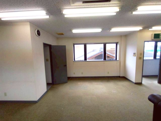 大岩町貸事務所の内装