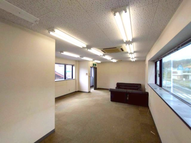 大岩町貸事務所の内装