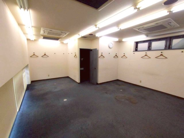 大岩町貸事務所の内装