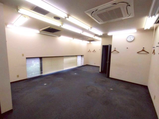 大岩町貸事務所の内装