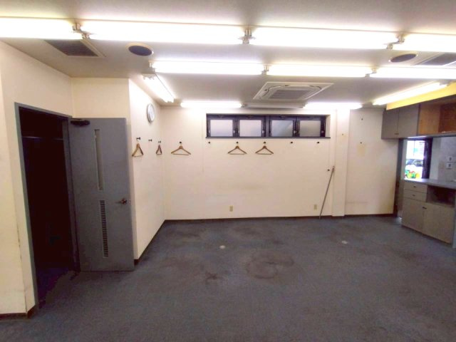 大岩町貸事務所の内装