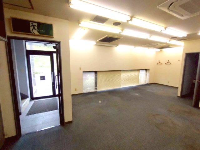大岩町貸事務所の内装