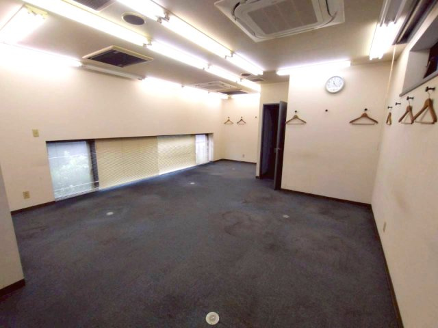 大岩町貸事務所の内装