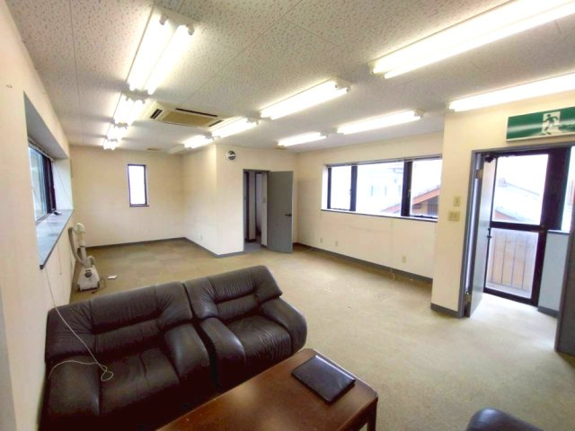 大岩町貸事務所の内装