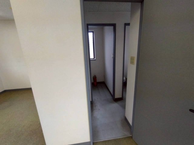 大岩町貸事務所の内装