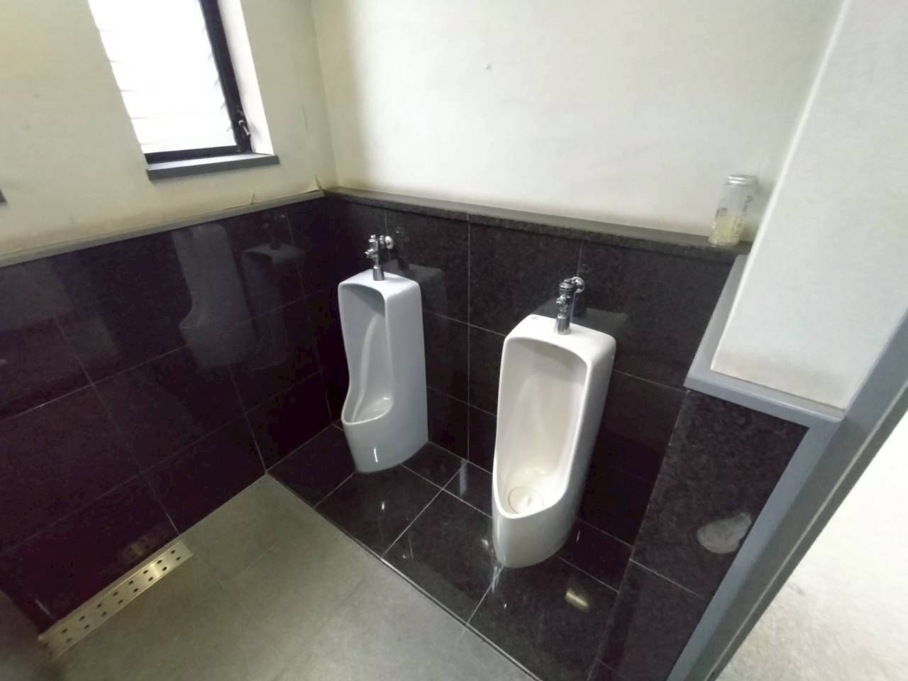 大岩町貸事務所のトイレ