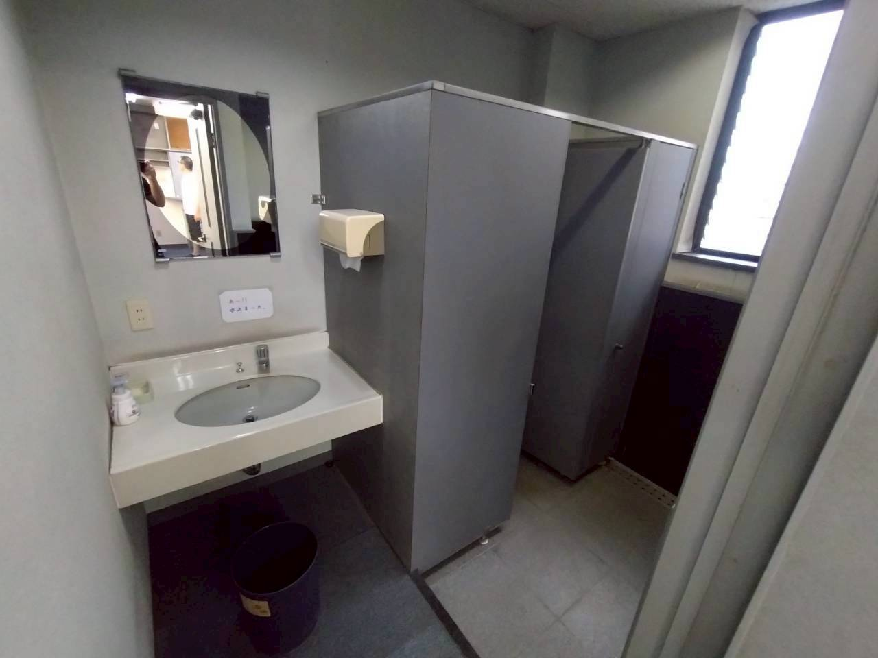 大岩町貸事務所のトイレ