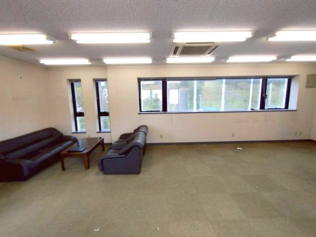 大岩町貸事務所の内装