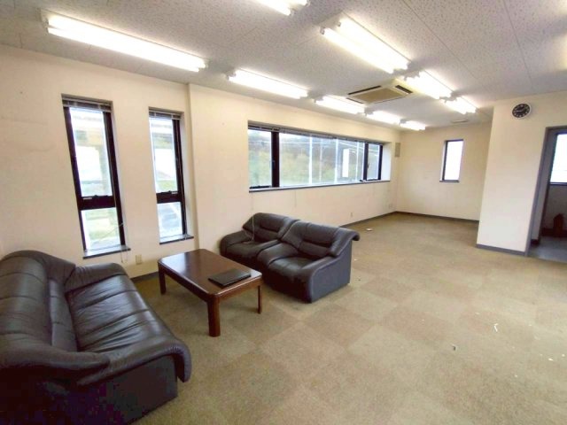 大岩町貸事務所の内装