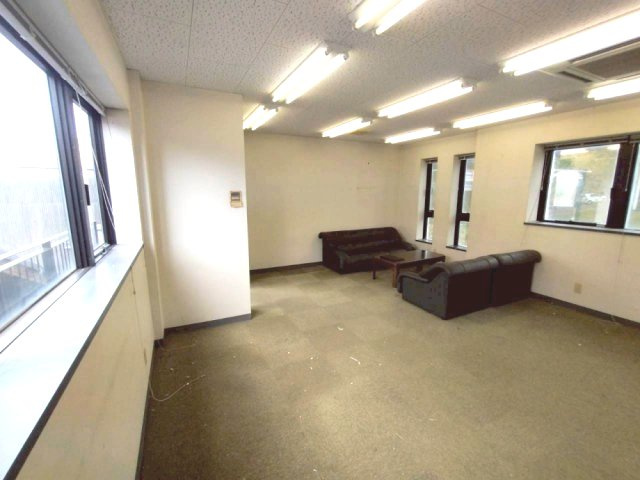 大岩町貸事務所の内装