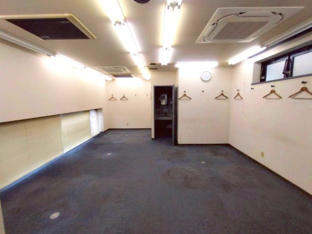 大岩町貸事務所の内装
