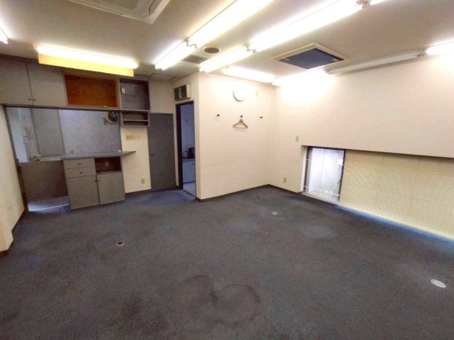 大岩町貸事務所の内装