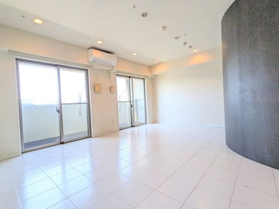 エルエースイート上野の居間・リビング