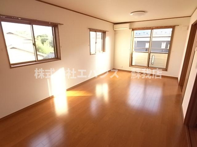 【居間・リビング】 | スイートハイツⅡ | ゆったりとしたリビングです