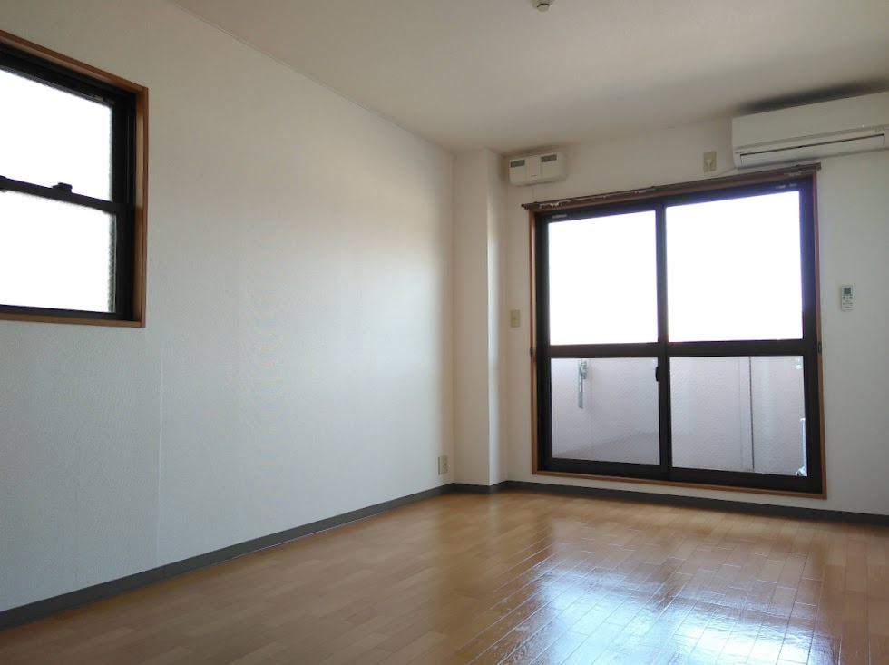 ポエム・ガーデン新田辺の居間・リビング