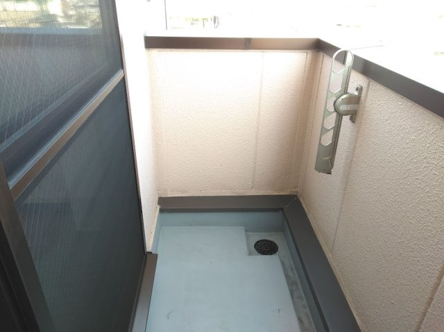 ポエム・ガーデン新田辺のバルコニー