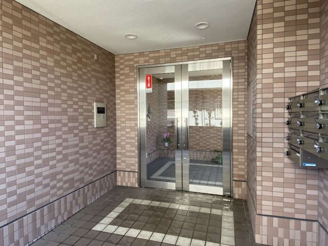 ポエム・ガーデン新田辺のエントランス