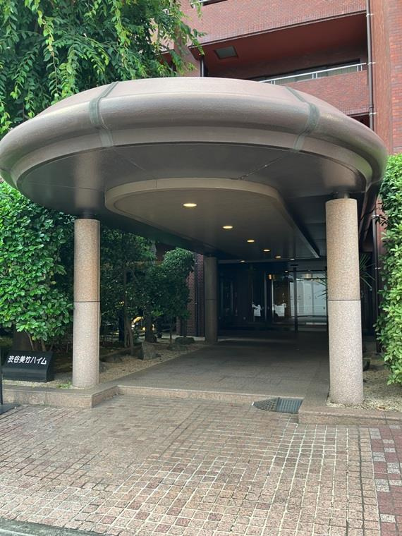 渋谷美竹ハイムのエントランス