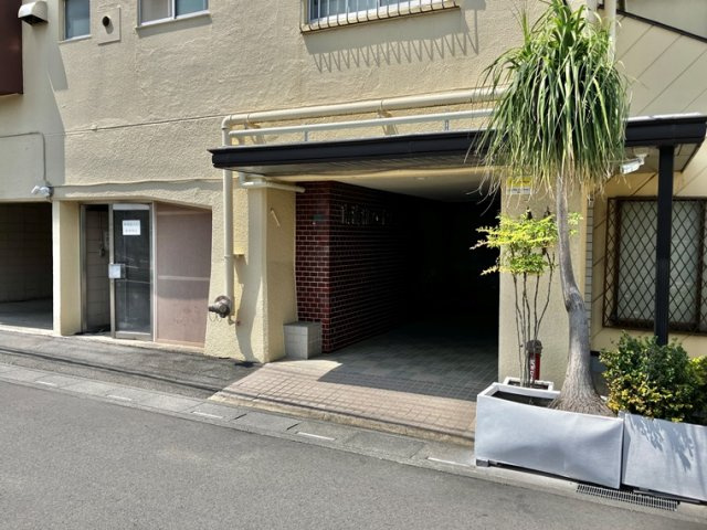 南浦和ハイツのエントランス