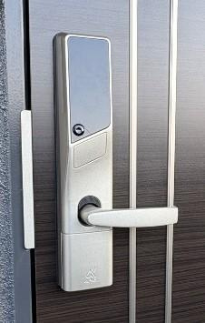 レジデンススクエアⅢの居間・リビング|電子キー（イメージ）