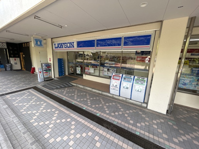 ローソン 新百合ヶ丘マプレ店まで90m