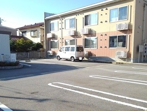 フォルスラーマⅢの駐車場|駐車場があるので、車を買う予定の方も安心です