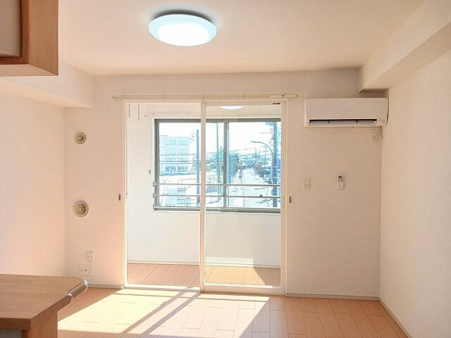 フォルスラーマⅢの居間・リビング|ゆったり過ごせる居間です