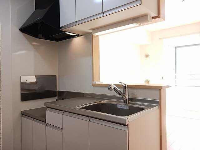 フォルスラーマⅢのキッチン|コンパクトなキッチンで掃除もラクラク