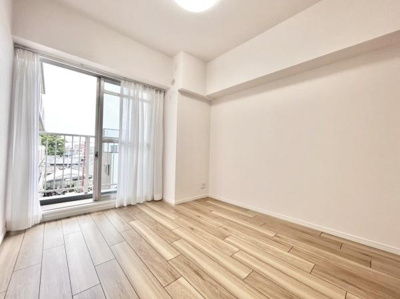 【洋室】 | ベル・アーバニティ北花田 | 一人ひとりの大切なプライベート空間。趣味・感性で個性的に飾って頂けるようシンプルに仕上げてあります。ゆとりある広さで、一人の時間をゆったりと過ごせる安らぐお部屋になるはずです♪