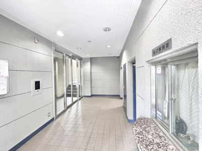 【エントランス】 | ベル・アーバニティ北花田 | オートロック等セキュリティも充実！！管理人さんも待機しております♪