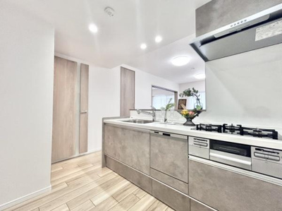 【キッチン】 | ベル・アーバニティ北花田 | ご夫婦や親子での料理をする時間が楽しくなる使い勝手の良い、広いワークトップ♪