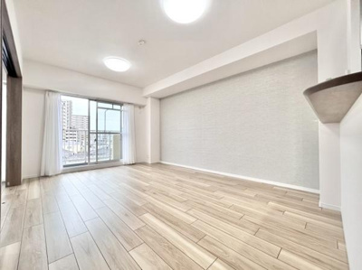 【居間・リビング】 | ベル・アーバニティ北花田 | 室内にいても、たっぷりの陽光と爽やかな風を感じて頂けます！
ご家族と穏やかに過ごす、心地の良い時間が流れます。