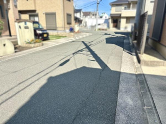 【前面道路含む現地写真】