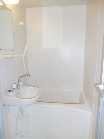 レオパレスＣａｓａＡｖｅｎｕｅ　Ⅲの浴室|設備・仕様は号室により異なる為、現況を優先致します。