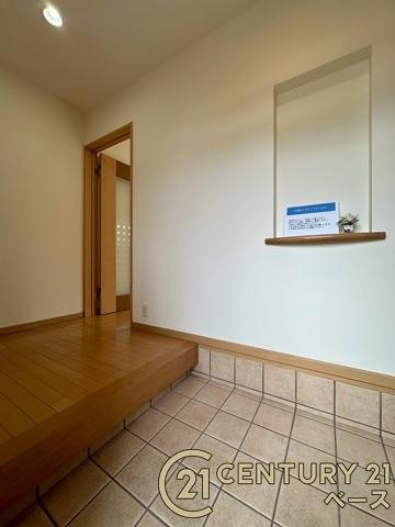 生駒市南山手台　一戸建の内装|■現地撮影写真■こちらは玄関から見た廊下部分です！