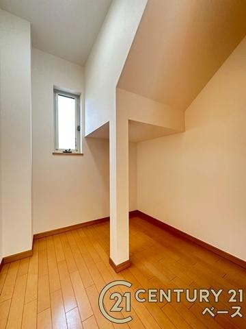 生駒市南山手台　一戸建の収納|■現地撮影写真■あると便利な１階納戸収納を完備！