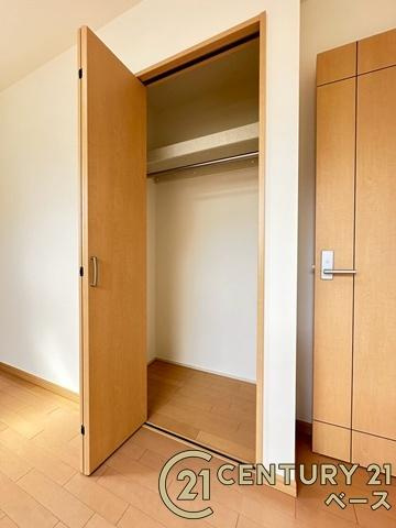 生駒市南山手台　一戸建の収納|■現地撮影写真■冬物のコートや季節のものなどたくさんしまえる広さ！
