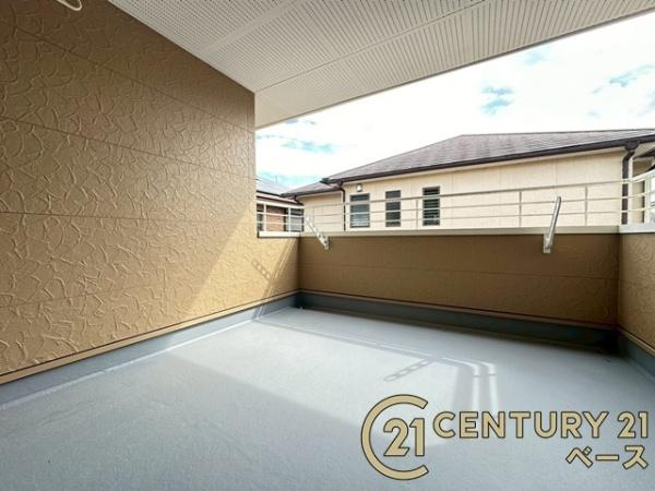 生駒市南山手台　一戸建のバルコニー|■現地撮影写真■ お洗濯物もよく乾く、日当たりのよい南向きバルコニー。