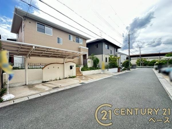 生駒市南山手台　一戸建の前面道路含む現地写真|■現地撮影写真■前面道路約６ｍでお車の出し入れも楽々！