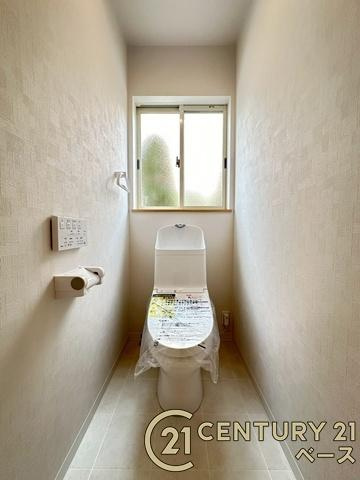 生駒市南山手台　一戸建のトイレ|■現地撮影写真■１・２階ともに清潔感ある綺麗なお手洗を完備！