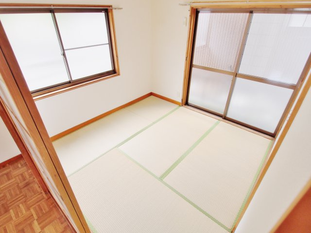 サンテラス八木の和室